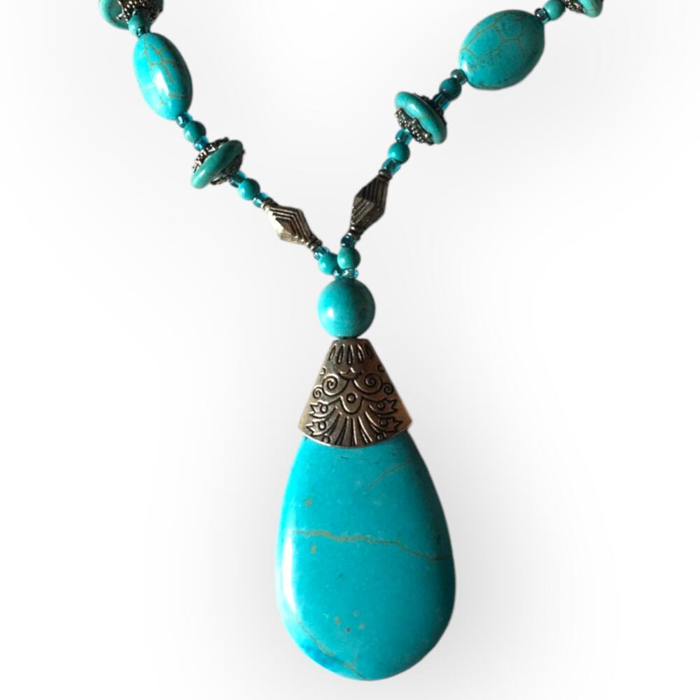 Natural stone faux turquoise beaded pendant necklace